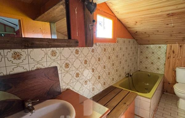 Maison à rénover 61 m2 avec terrain de 1200 m2, garage et possibilités de division