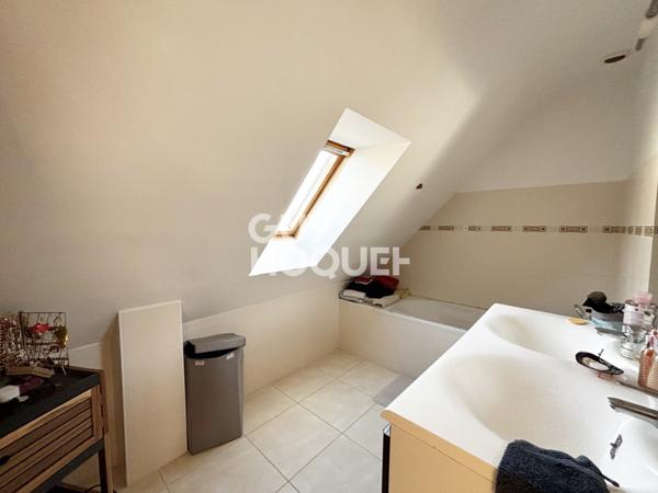 MAISON À LOUER DE 5 PIÈCES DE 108,00 M²