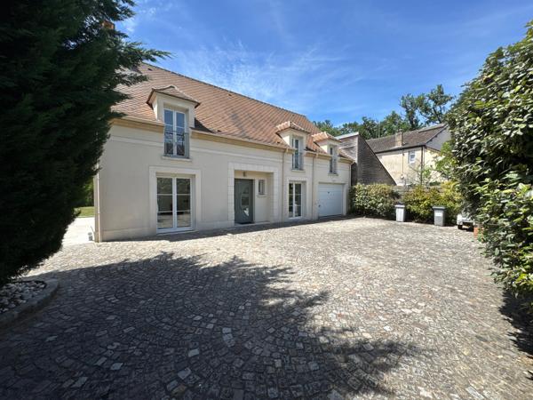 MAISON DE CARACTERE EN PLEIN CENTRE DE LAMORLAYE