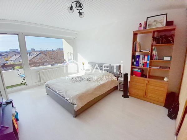 Appartement très lumineux, dernier étage