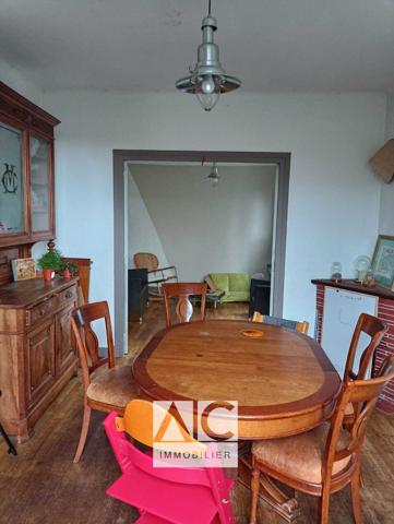 Rostrenen (22110) MAISON 5 PIÈCES 104m2 SUR 3 NIVEAUX