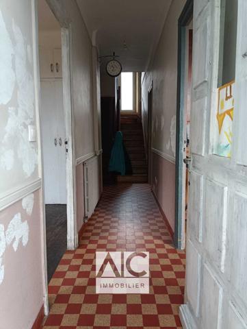 Rostrenen (22110) MAISON 5 PIÈCES 104m2 SUR 3 NIVEAUX