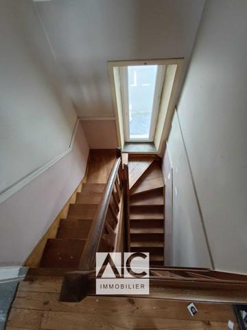 Rostrenen (22110) MAISON 5 PIÈCES 104m2 SUR 3 NIVEAUX