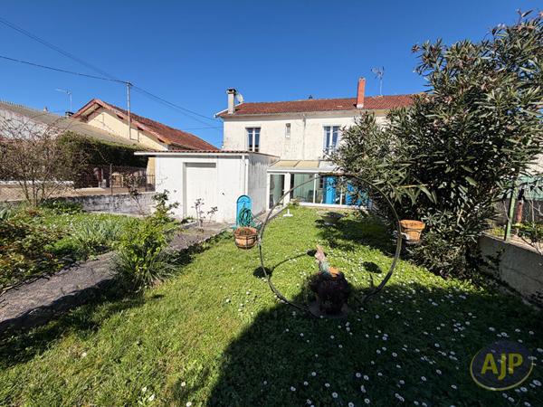 Vente maison Saintes : 179 000 € - AJP Immobilier Pons