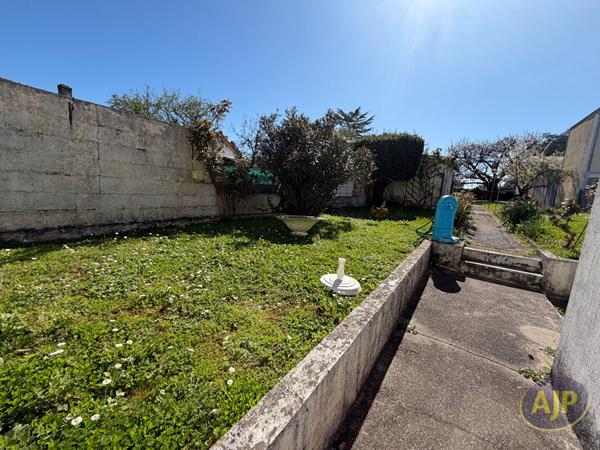 Vente maison Saintes : 179 000 € - AJP Immobilier Pons