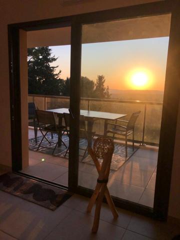 Appartement récent (3 ans) avec terrasse et parking – Aix-en-Provence, Hauts de Brunet