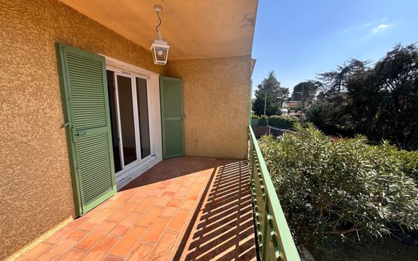 Appartement à louer    5 pièces •  Nîmes