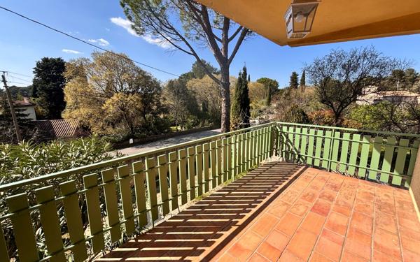 Appartement à louer    5 pièces •  Nîmes