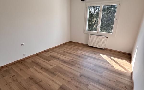 Appartement à louer    5 pièces •  Nîmes