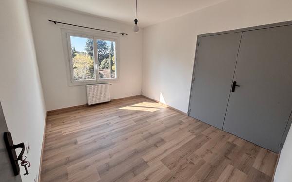 Appartement à louer    5 pièces •  Nîmes