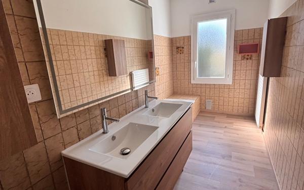 Appartement à louer    5 pièces •  Nîmes