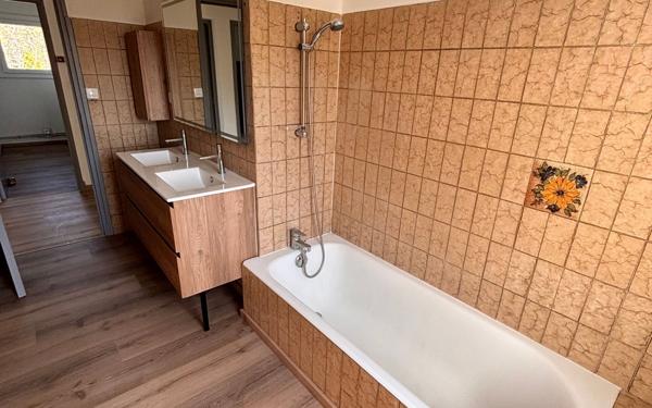 Appartement à louer    5 pièces •  Nîmes