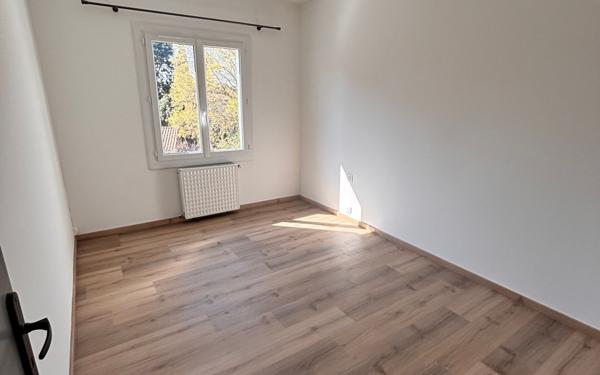 Appartement à louer    5 pièces •  Nîmes