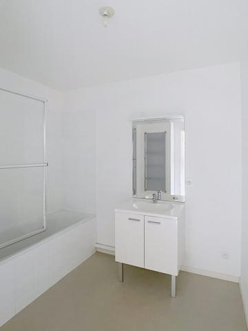 A vendre Angers, Appartement type 3. 2 chambres, terrasse et ascenseur plus parking en sous-sol.