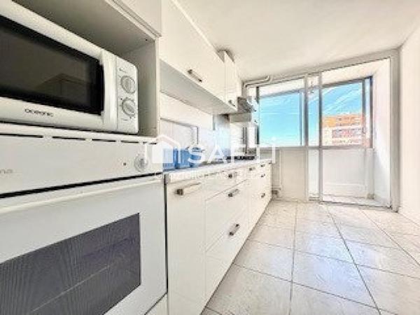 T4 LUMINEUX DE 87 M² 6 EME ETAGE AVEC ASCENSEUR REFAIT A NEUF