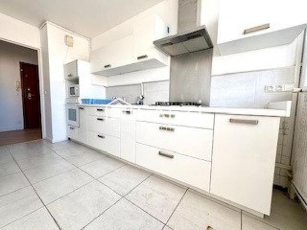 T4 LUMINEUX DE 87 M² 6 EME ETAGE AVEC ASCENSEUR REFAIT A NEUF