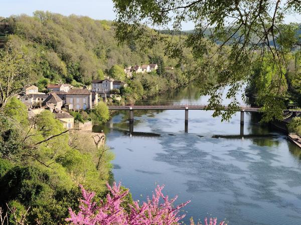 Maison d'exception rénovée, accès à la rivière.