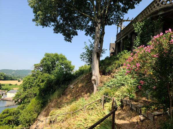 Maison d'exception rénovée, accès à la rivière.