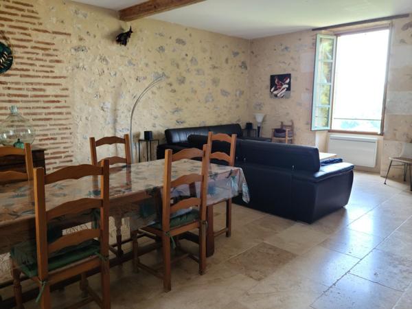 Maison d'exception rénovée, accès à la rivière.