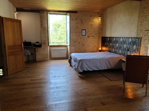 Maison d'exception rénovée, accès à la rivière.