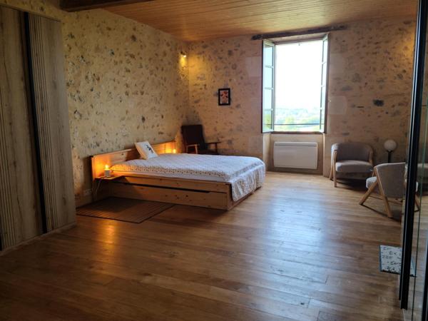 Maison d'exception rénovée, accès à la rivière.