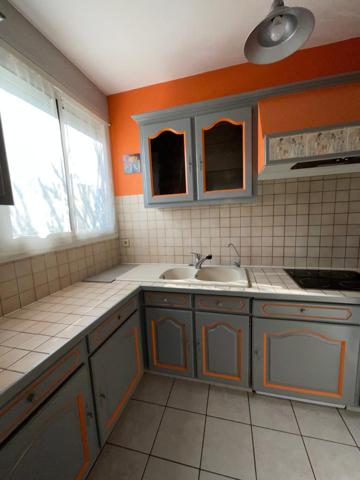 Maison, 4 chambres, jardin, garage.