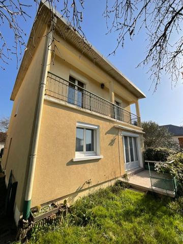 Maison, 4 chambres, jardin, garage.