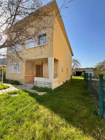 Maison, 4 chambres, jardin, garage.