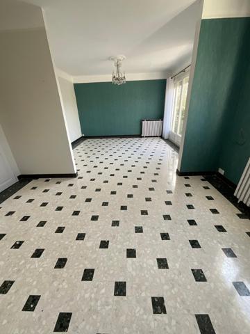 Maison, 4 chambres, jardin, garage.