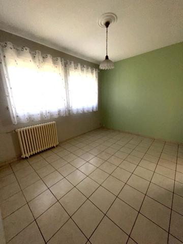 Maison, 4 chambres, jardin, garage.