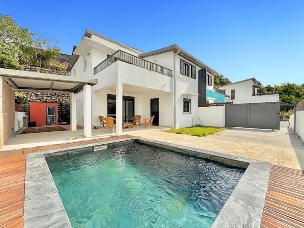 À Vendre – Maison T4 de 101,48 m² avec piscine – Ligne des Bambous, Saint-Pierre (97410)