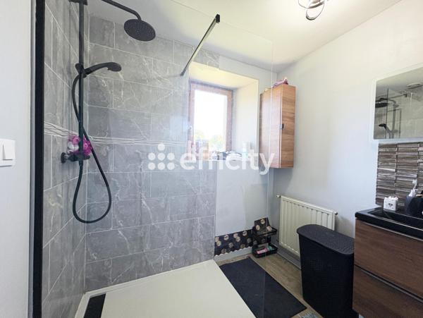 Maison
         5 pièces
        - 165 m² Exclusivité 299 990 € *