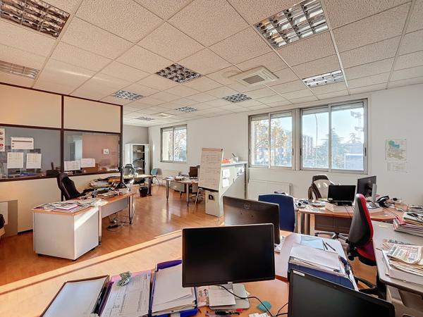 Bureau 7 pièces - 229 m² Exclusivité efficity