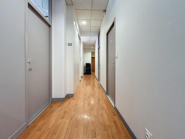 Bureau 7 pièces - 229 m² Exclusivité efficity