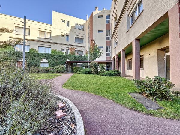 Bureau 7 pièces - 229 m² Exclusivité efficity