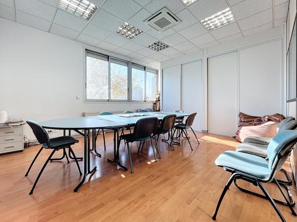 Bureau 7 pièces - 229 m² Exclusivité efficity