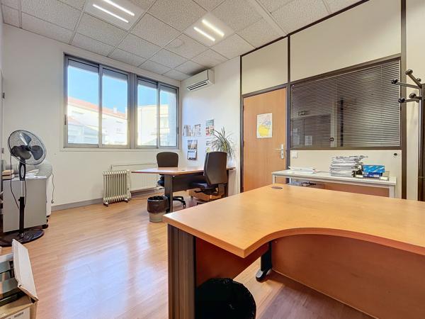 Bureau 7 pièces - 229 m² Exclusivité efficity