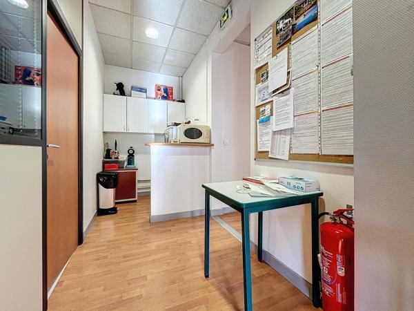 Bureau 7 pièces - 229 m² Exclusivité efficity