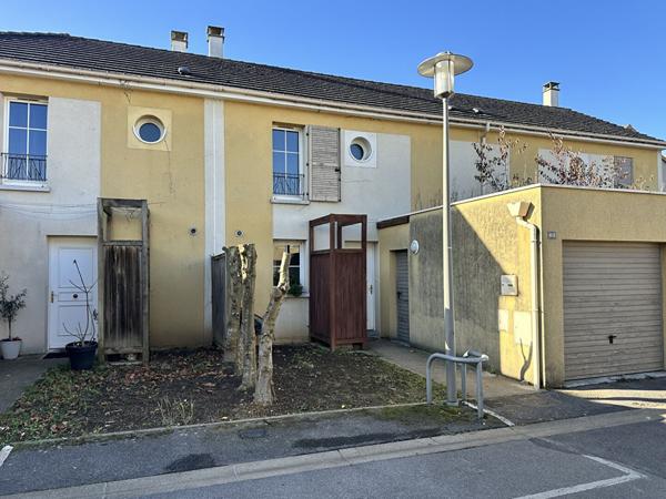 Maison à louer - 4 pièces à COMBS LA VILLE