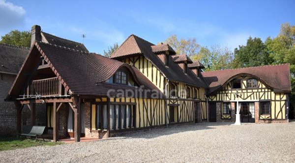 Belle et Authentique Propriété Normande, avec travaux, 330 000 €, 9 pièces sur environ 1400 m², avec dépendances.