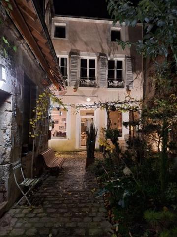 VIAGER OCCUPÉ MAISON D'ARTISTE CHATILLON SUR LOIRE