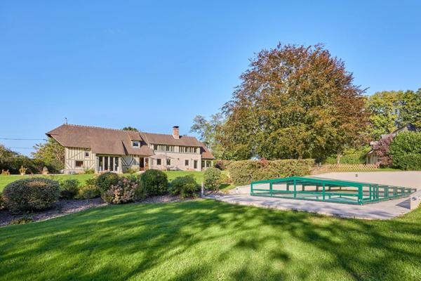 Propriété avec maison principale et dépendances sur 2 hectares - secteur CAMBREMER (14)