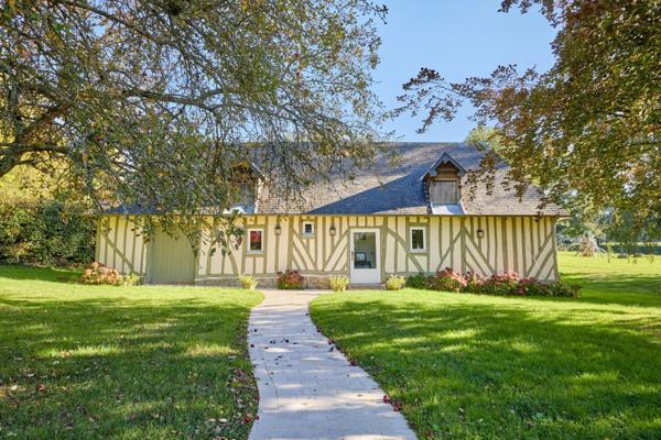 Propriété avec maison principale et dépendances sur 2 hectares - secteur CAMBREMER (14)