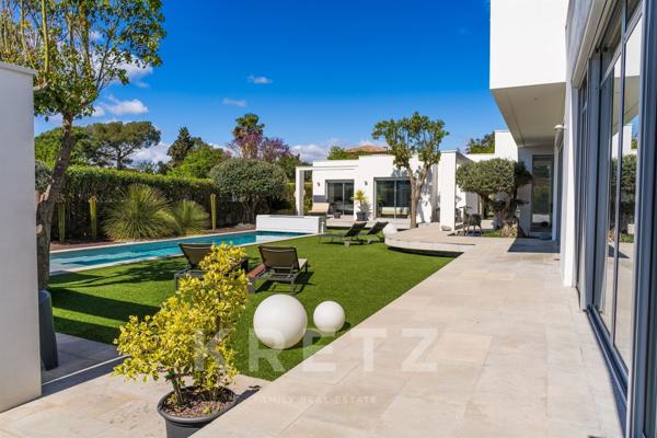 Prestigieuse villa d'architecte en bord de mer