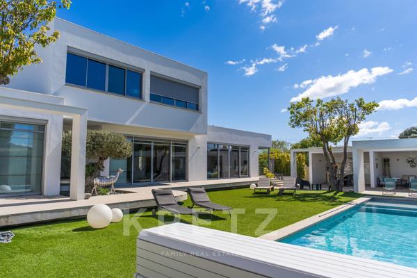 Prestigieuse villa d'architecte en bord de mer