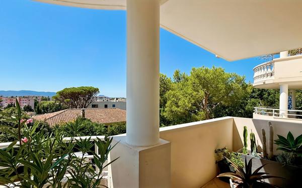 Appartement à vendre    3 pièces • 69 m2 Saint-Raphaël