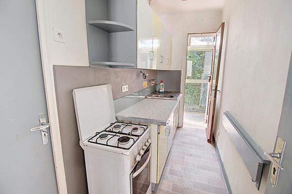 IMMEUBLE À FORT POTENTIEL - COTIGNAC (83) 10 pièces 300 m2