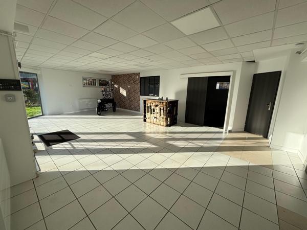 Immeuble à QUESTEMBERT, 56230 - 248m²