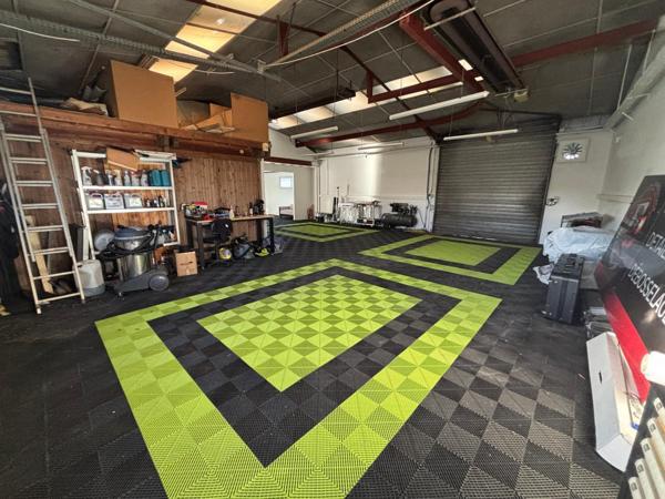 Immeuble à QUESTEMBERT, 56230 - 248m²