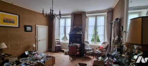 MELLE, CENTRE VILLE, Excepetionnelle cette propriété avec un local professionnel (pharmacie louée